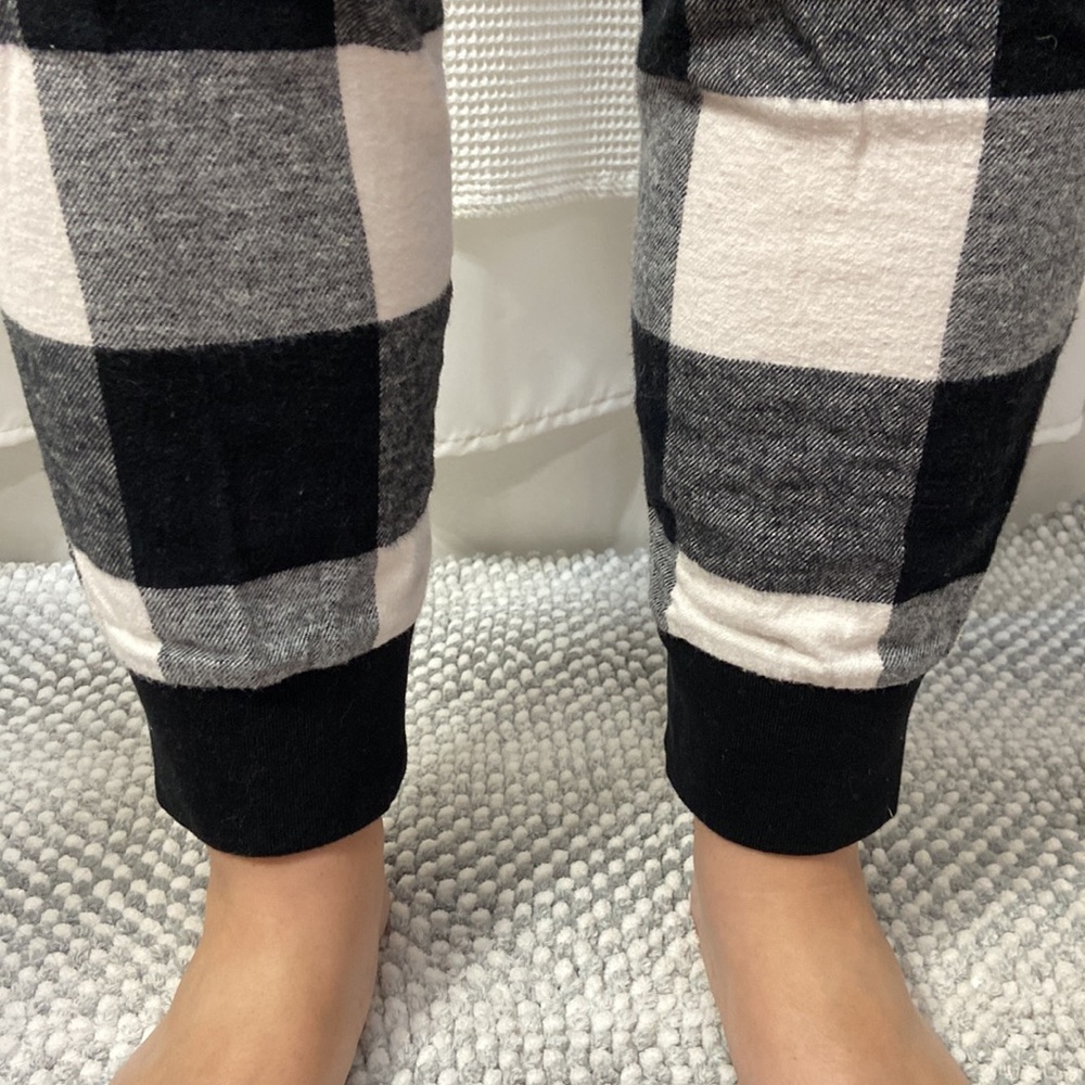Women’s Old Navy plaid “Fa La …” pajama top and plaid long bottoms. Size M. - Picture 7 of 14
